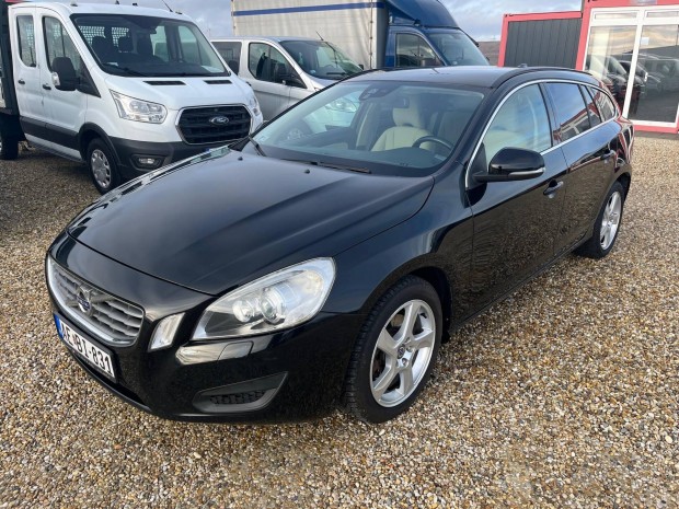 Volvo V60 2.0 D [D4] Momentum Geartronic Xenon....